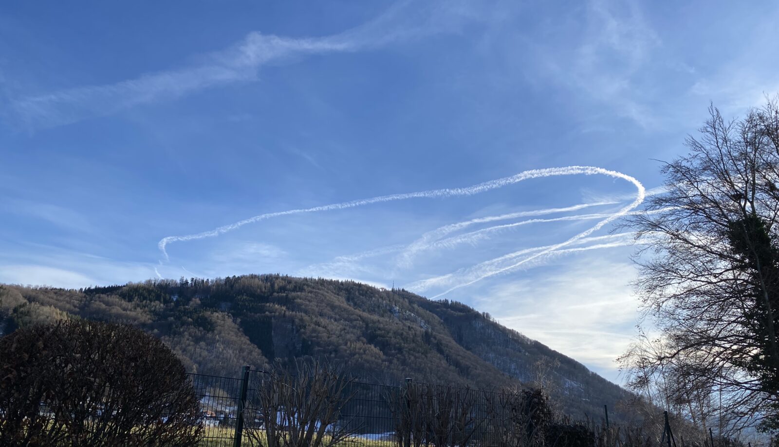 Illustration: Menscheln macht verwundbar! Und lebendig! Chiron im Widder - Astrologie-Blog