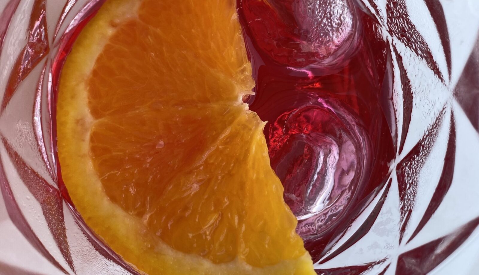 Illustration: Heißer August 2024 – Kern der Sache - Astrologie-Blog